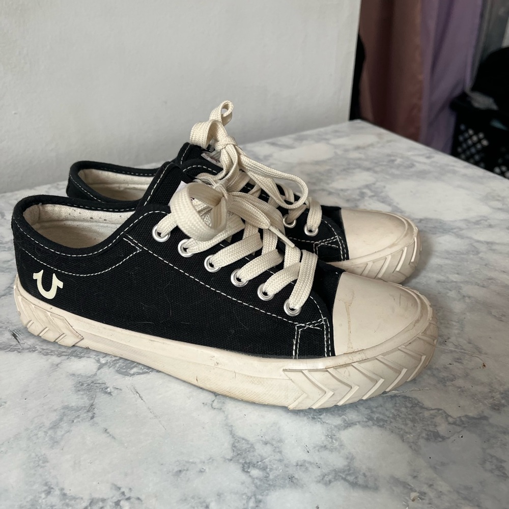 Comfy shoes barely worn
